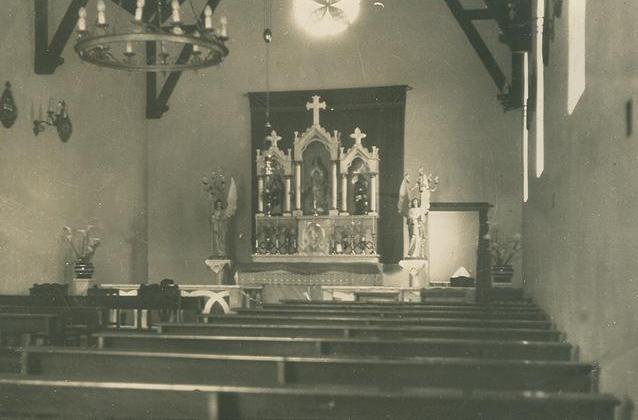 http://muspam.com.br/images/phocagallery/fotos_antigas/2954_interior capela do hospital em 1946.jpg